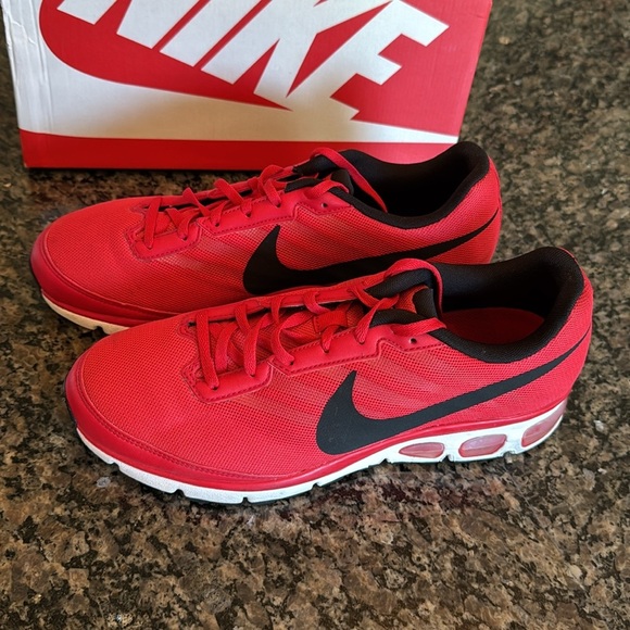 Nike air max 693325-601 Red and Black Sneakers EUC 11 - Picture 2 of 16